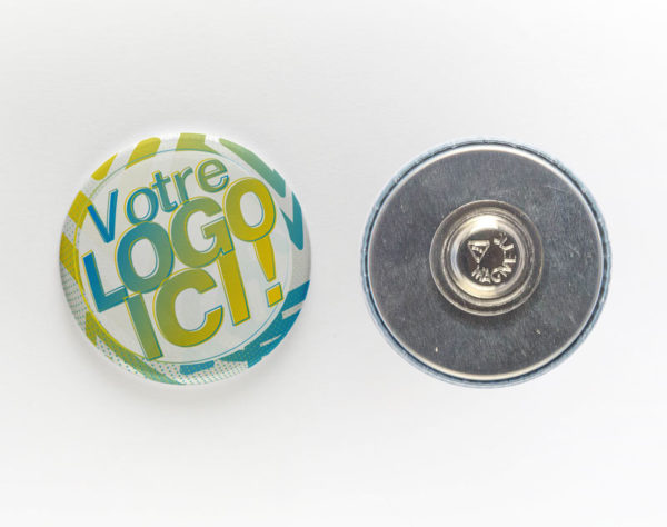 BADGE-ATTACHE-MAGNETIQUE-MOCKUP01